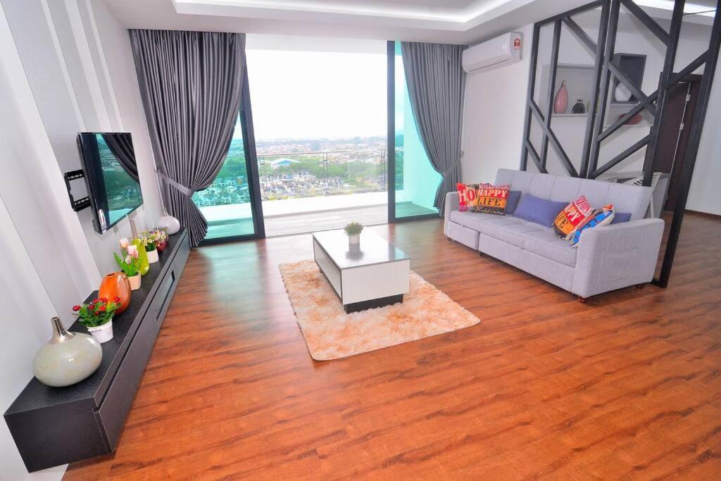 Lovely Vivamall City View With 2 Card Lv12 Kuching Buitenkant foto